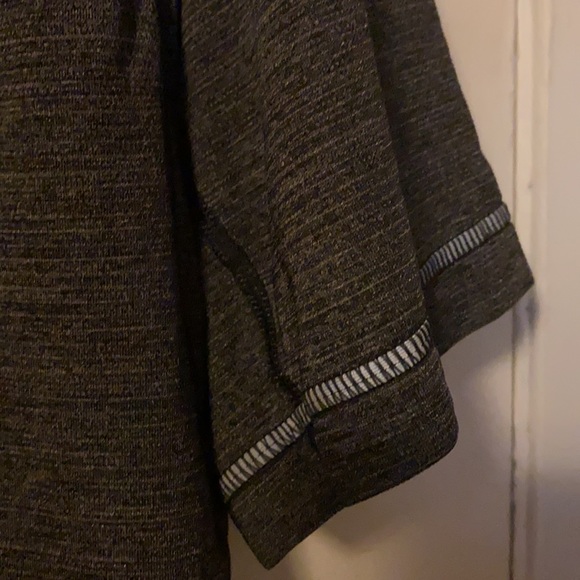 Lululemon t-shirt - Picture 5 of 7